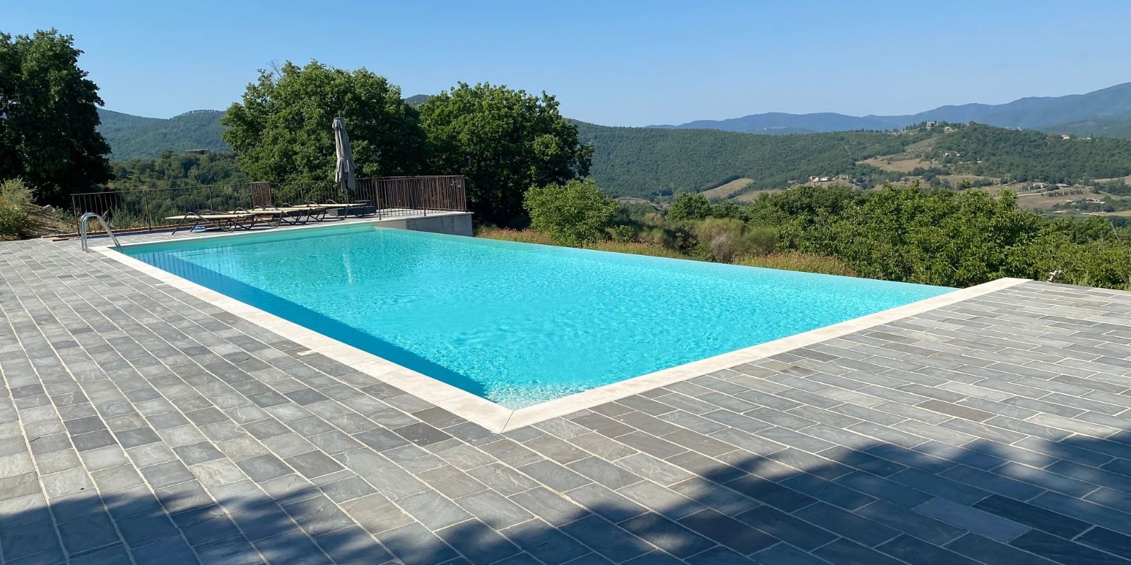 piscina infinity a perugia