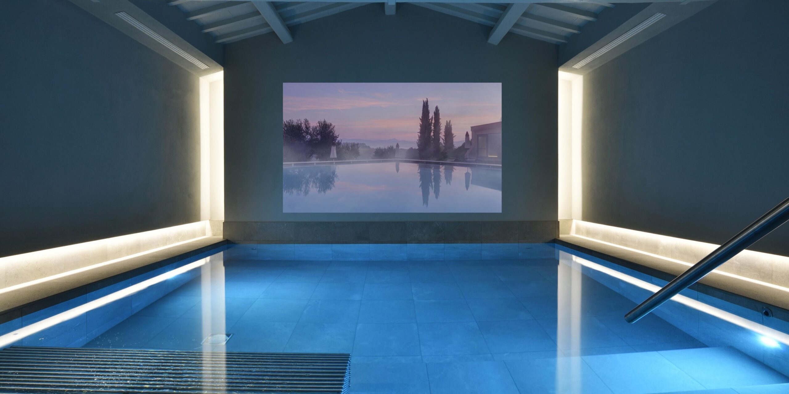 Area wellness in struttura ricettiva: vasca relax e zona benessere